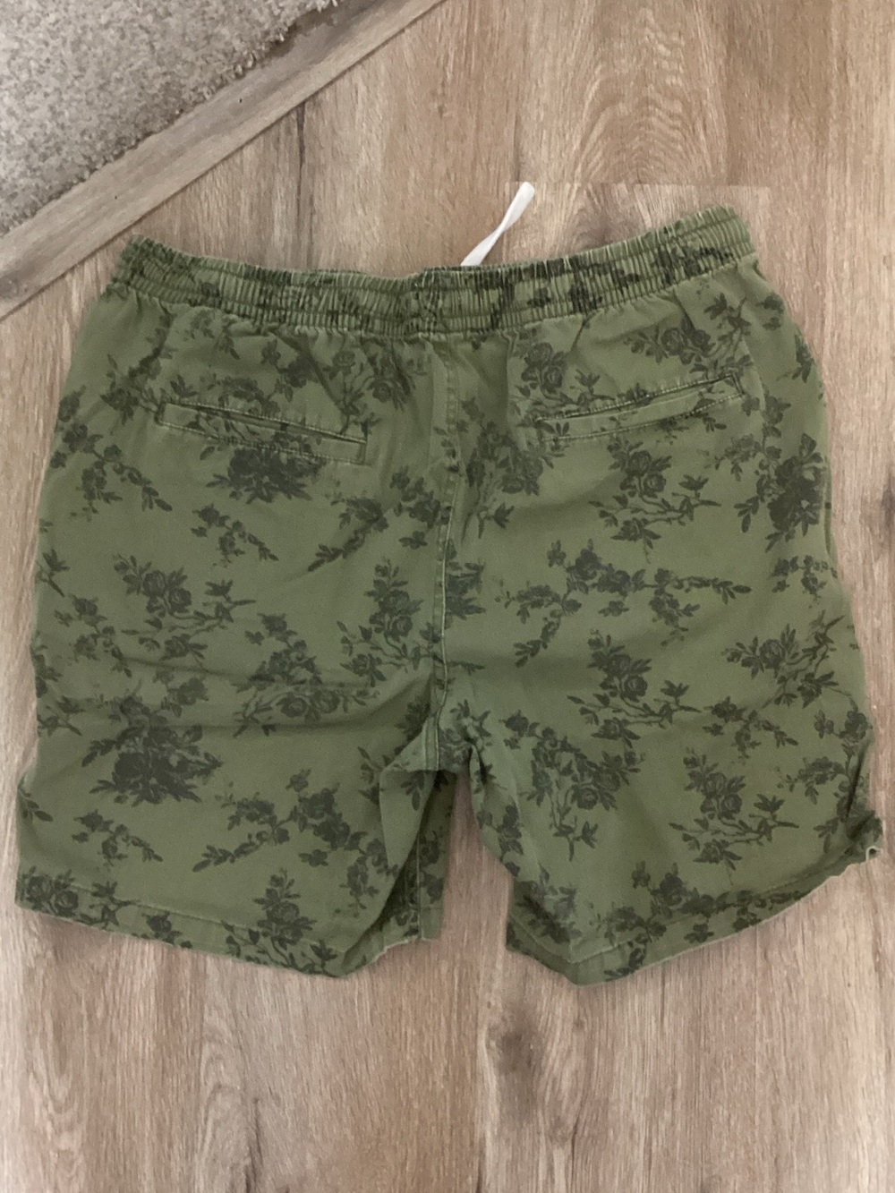 Lira Olive Green Floral Cargo Shorts - Picture 4 of 4